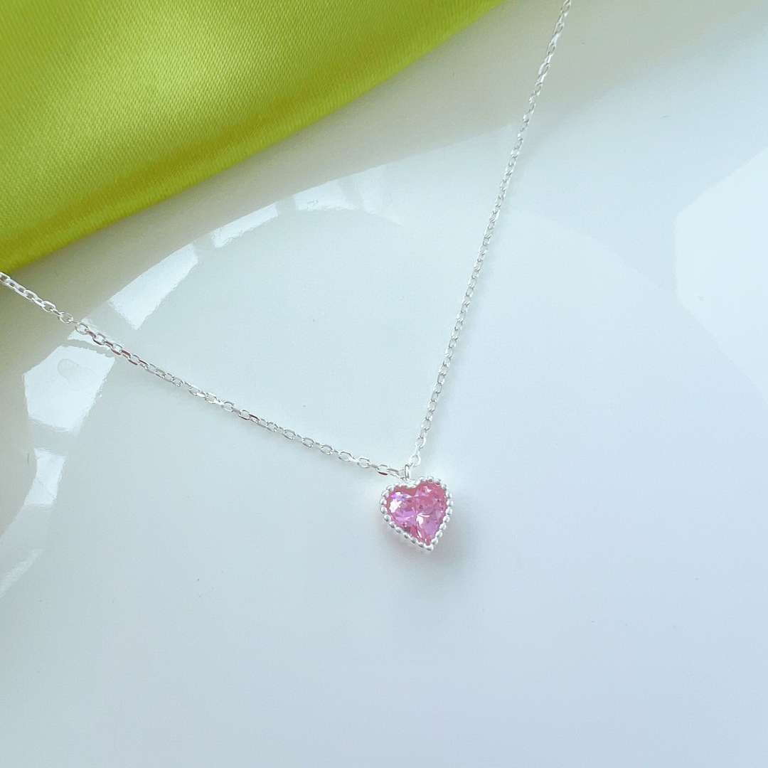 [Vivid Aurora]Ornate Heart Shape Necklace