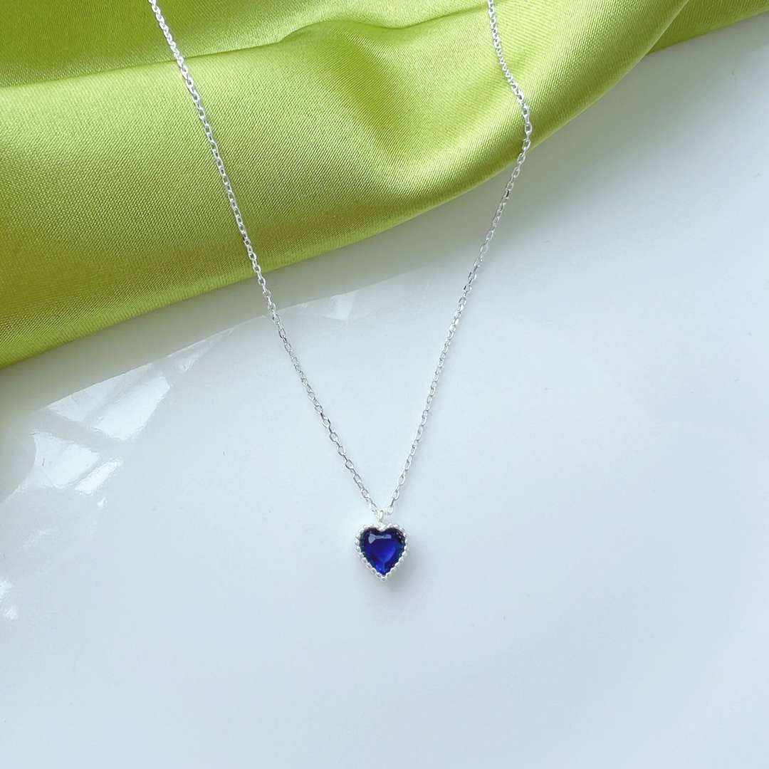 [Vivid Aurora]Ornate Heart Shape Necklace